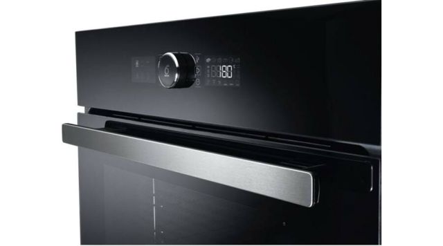 Whirlpool four micro-ondes encastrable AMW 730 NB