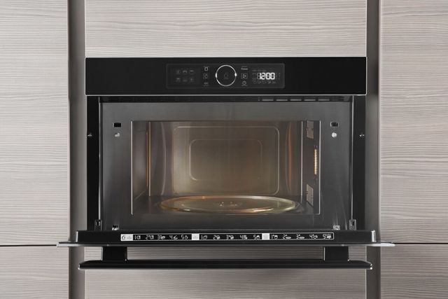 Whirlpool four micro-ondes encastrable AMW 730 NB