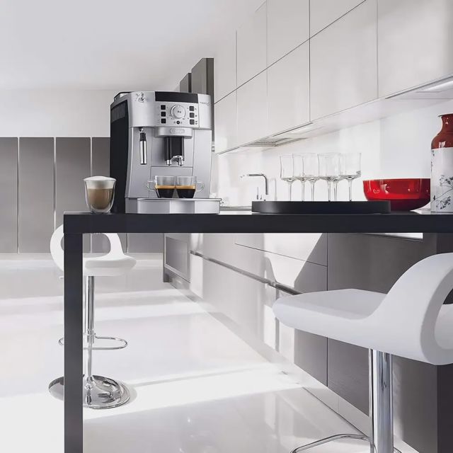 DeLonghi Magnifica S ECAM22.110.SB Café Broyeur