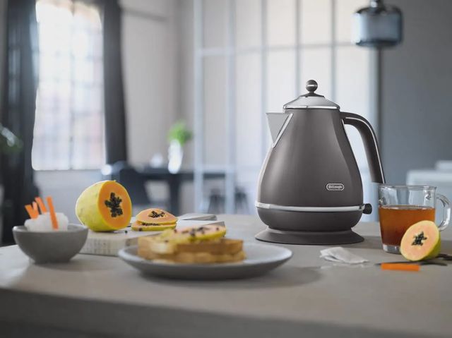 DeLonghi Bouilloire Icona Capitals KBOT3001.GY