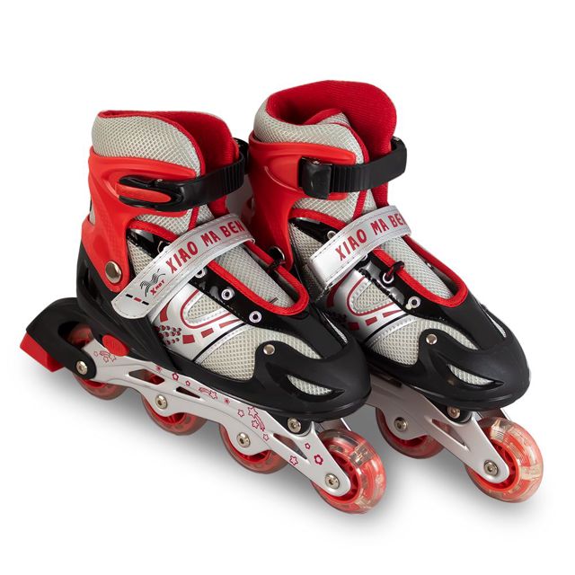 Patins à roulettes avec les protege