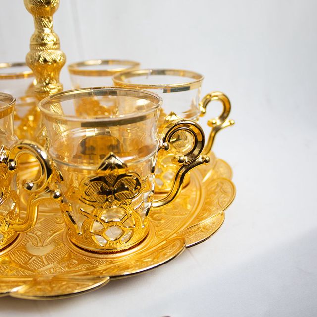 Ensemble de verres à thé avec plateau